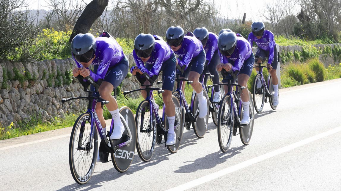 Trainingpeaks And Team Jayco Alula – Sprintcyclingagency Male Cyclists Riding In Single File For Team Time Trial Team Jayco Alula