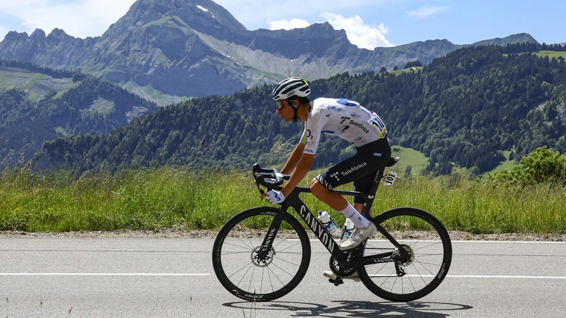 Trainingpeaks And Movistar Male Professional Cyclist From Team Movistar Riding With Mountains In The Background Sprintcyclingagency