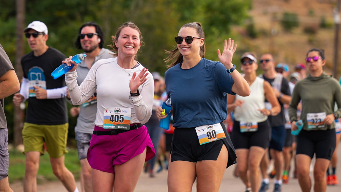 Ned Ned Trail Fest And Trainingpeaks Group Of Runners With 2 Females Waving At The Front During Ned Ned Trail Fest